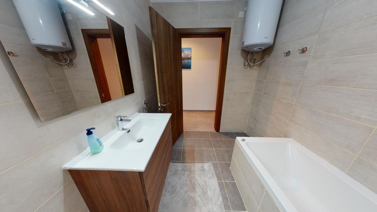 Modern 3-bedroom *